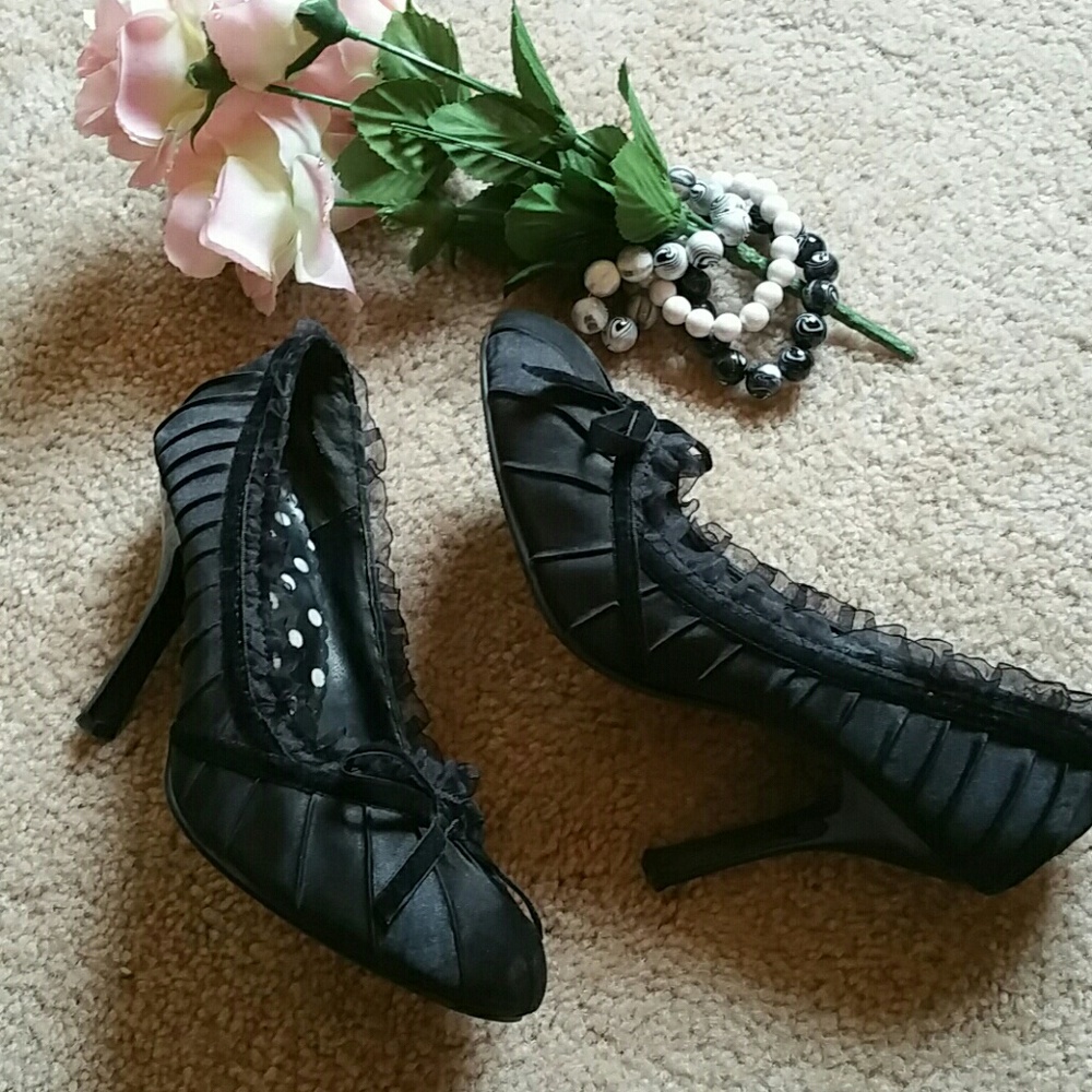 Lacy Black Heels with Bow